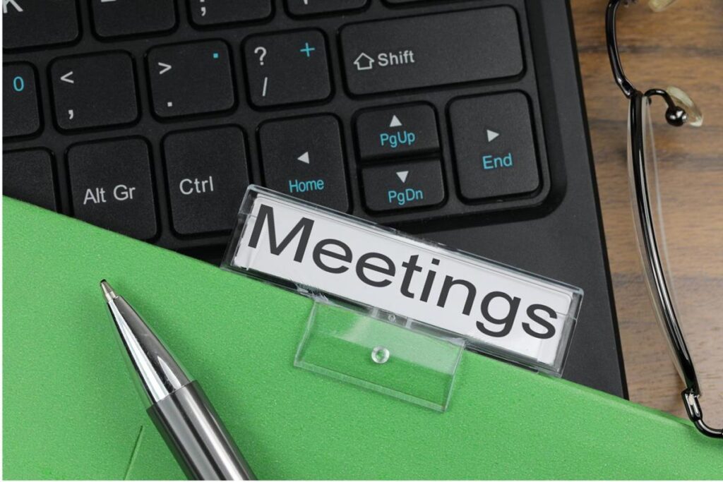 Showing Keyboard, pen and file with Meetings tab