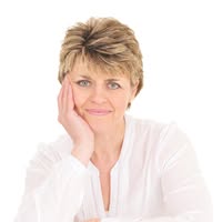 Head and shoulders of Rachel Leech